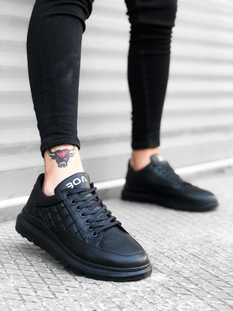Patterned Lace-up Quilted Sneakers